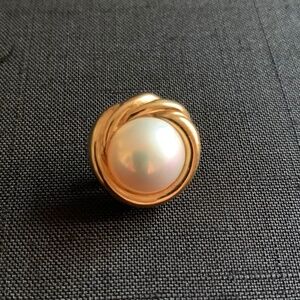 18k Gold Mobe Pearl Earring (Single)